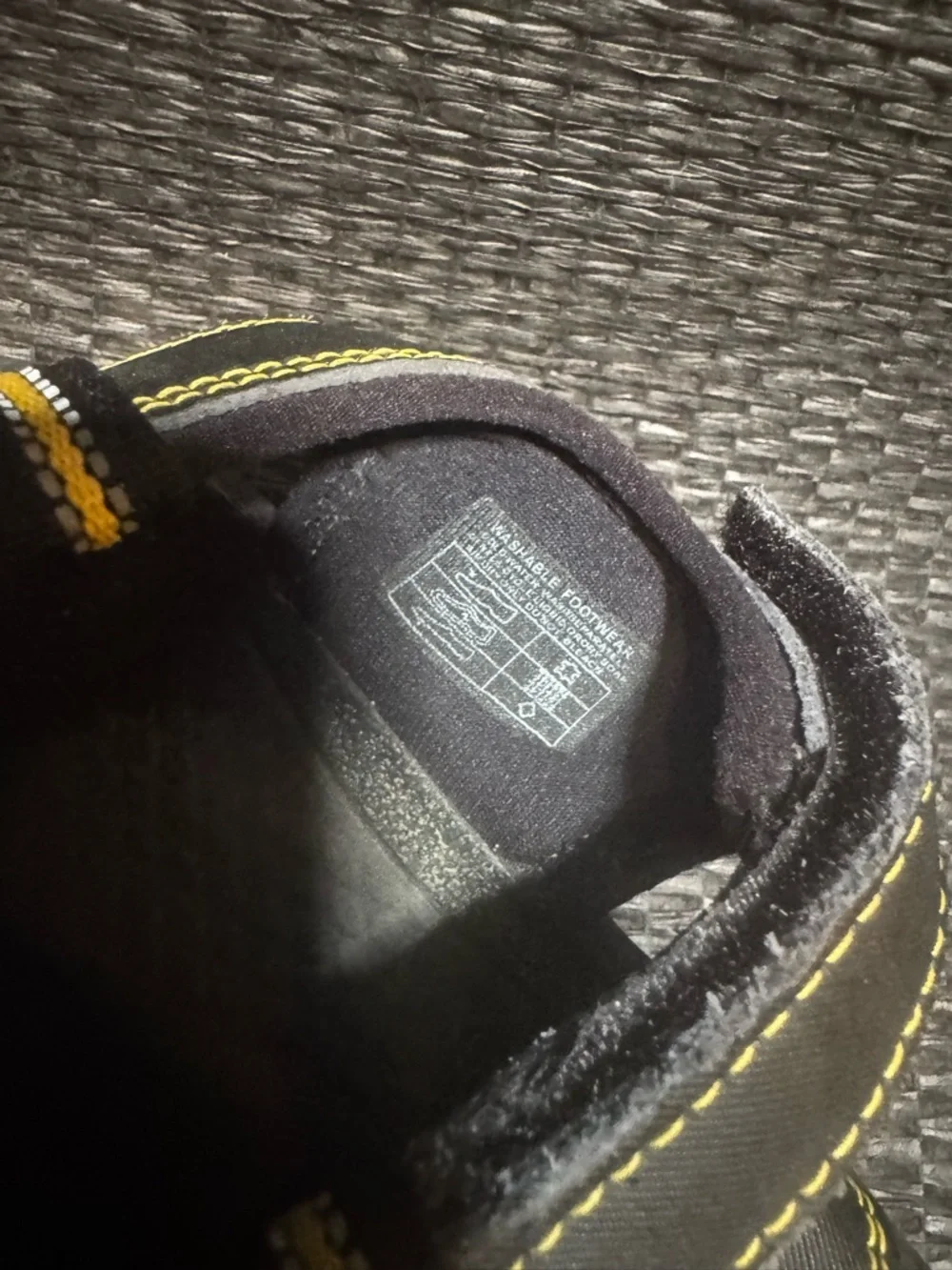 Keen sturdy closed